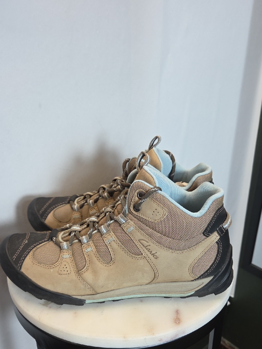 Clarks Women's Tan and Black Lace-Up Hiking Boots Size 9.5